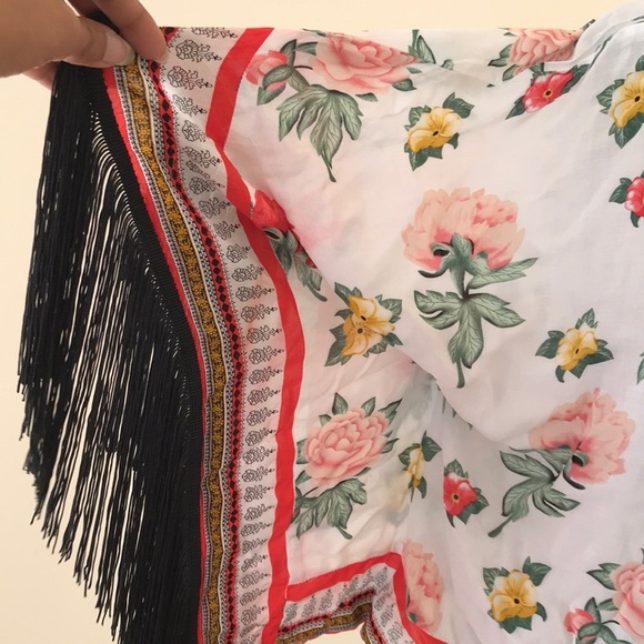 H&M LOVES COACHELLA Size 8 white fringe poncho top - Picture 2 of 8